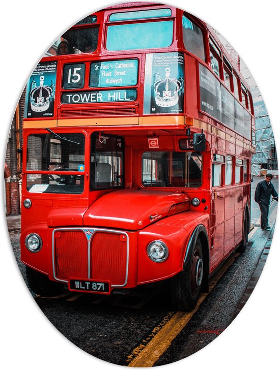 PVC Schuimplaat Ovaal - Traditionele Rode Bus in Londen, Verenigd Koninkrijk - 60x80 cm Foto op Ovaal (Met Ophangsysteem)