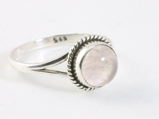 Fijne bewerkte ronde zilveren ring met rozenkwarts - maat 20