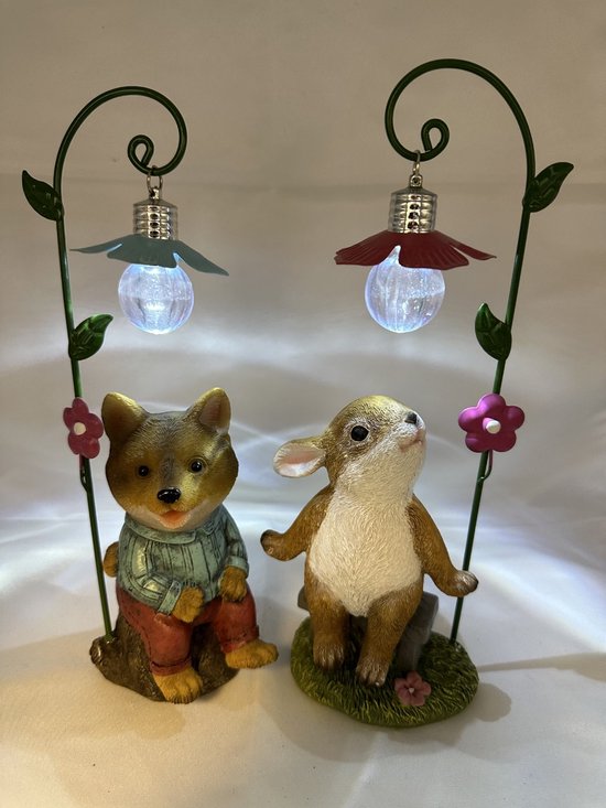 Polyresin (tuin)dieren met lantaarn + LED bloem - set van 2 stuks - Vos + konijn - Hoogte 24 x 10 x 7 cm - Woonaccessoires - Tuinaccessoires - Tuindecoratie