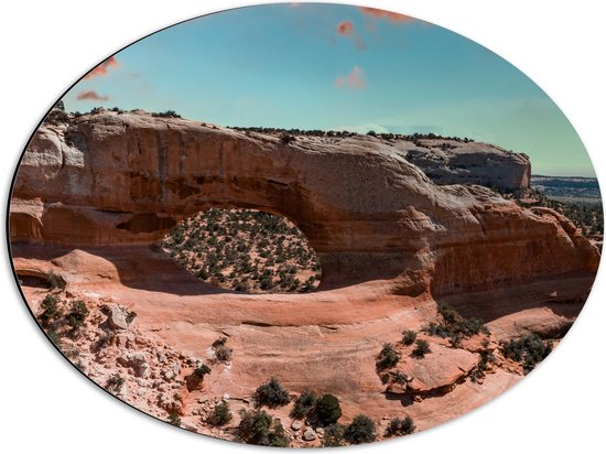 WallClassics - Dibond Ovaal - Uitzicht vanaf Rots over Wolken en Rotsen in het Arches National Park in Utah, Amerika - 56x42 cm Foto op Ovaal (Met Ophangsysteem)