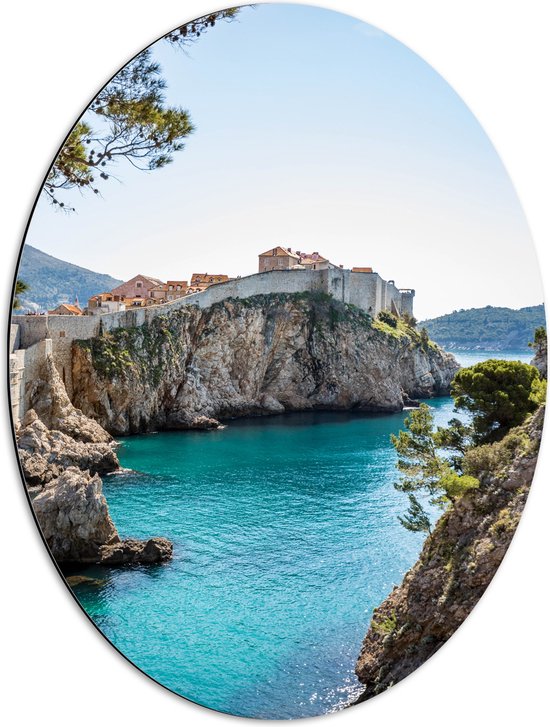 Dibond Ovaal - Rots in de Zee van Dubrovnik, Kroatië - 51x68 cm Foto op Ovaal (Met Ophangsysteem)