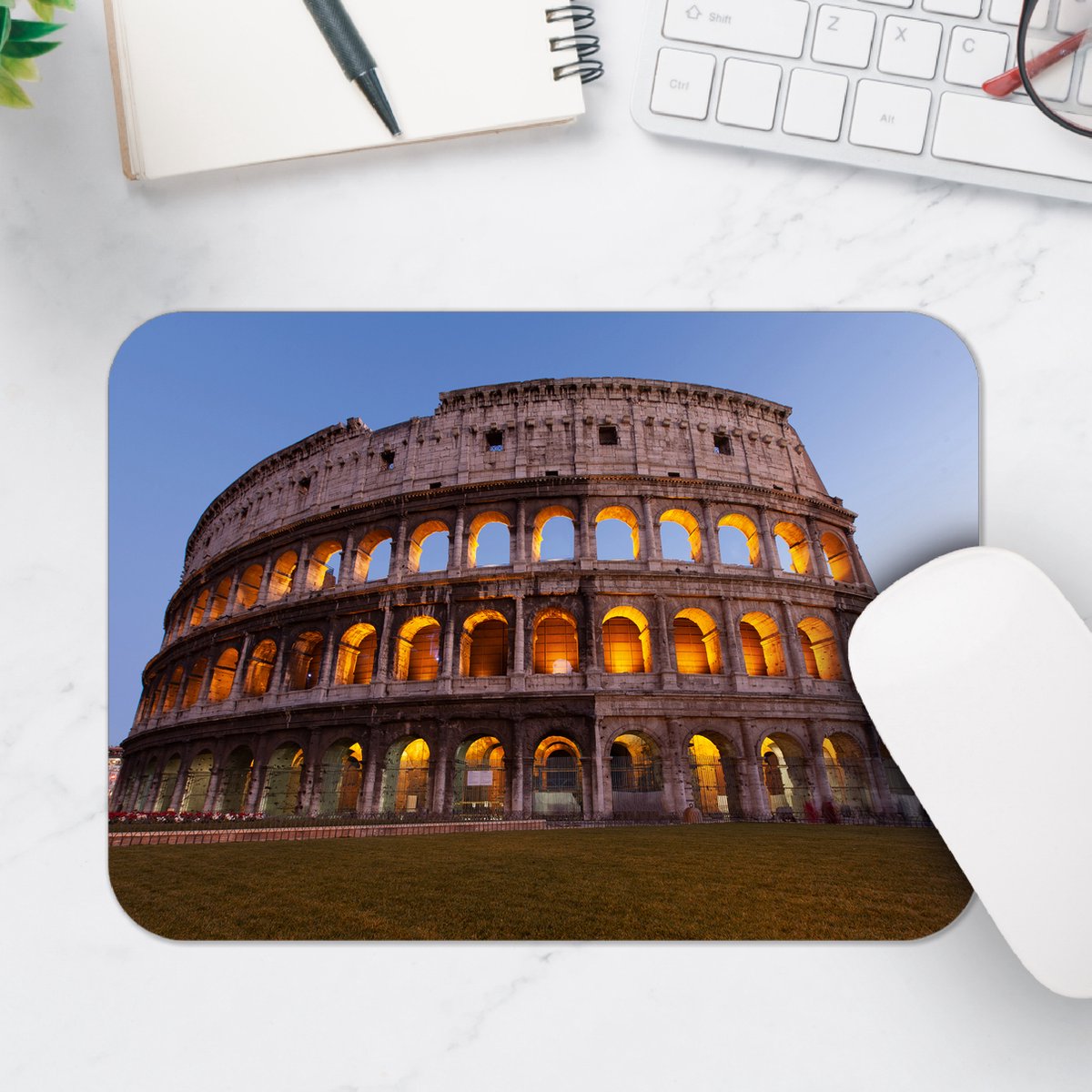 Muismat - Verlicht Colosseum in Rome in de Avond - 25x18 cm - 2 mm Dik - Muismat van Vinyl