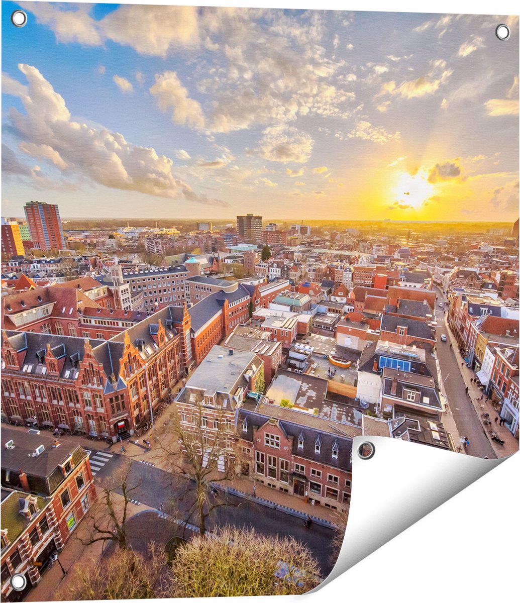 Gards Tuinposter Groningen Stad bij Zonsondergang - 60x60 cm - Tuindoek - Tuindecoratie - Wanddecoratie buiten - Tuinschilderij Multikleur