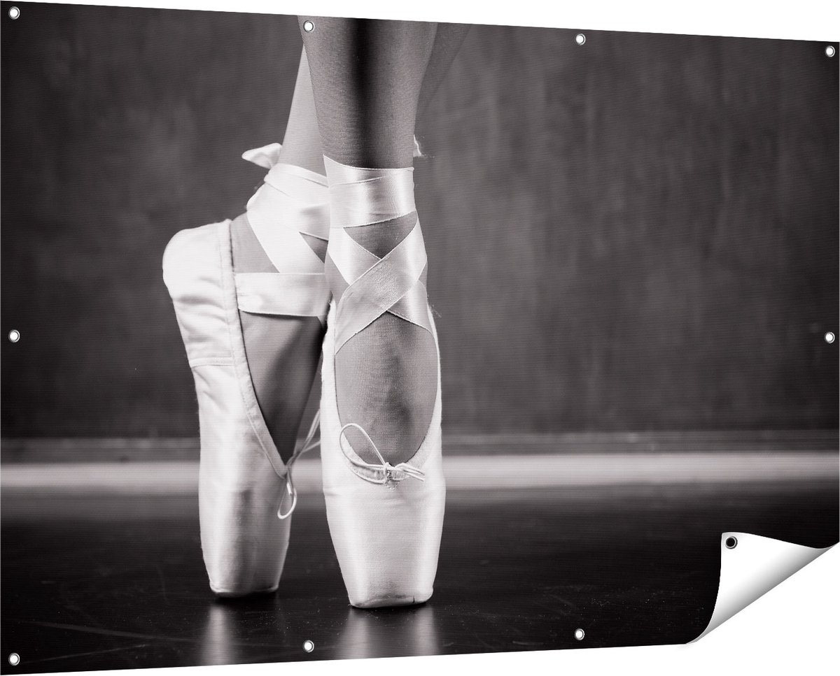 Gards Tuinposter Ballet Schoenen van een Ballerina - Zwart Wit - 150x100 cm - Tuindoek - Tuindecoratie - Wanddecoratie buiten - Tuinschilderij Multikleur