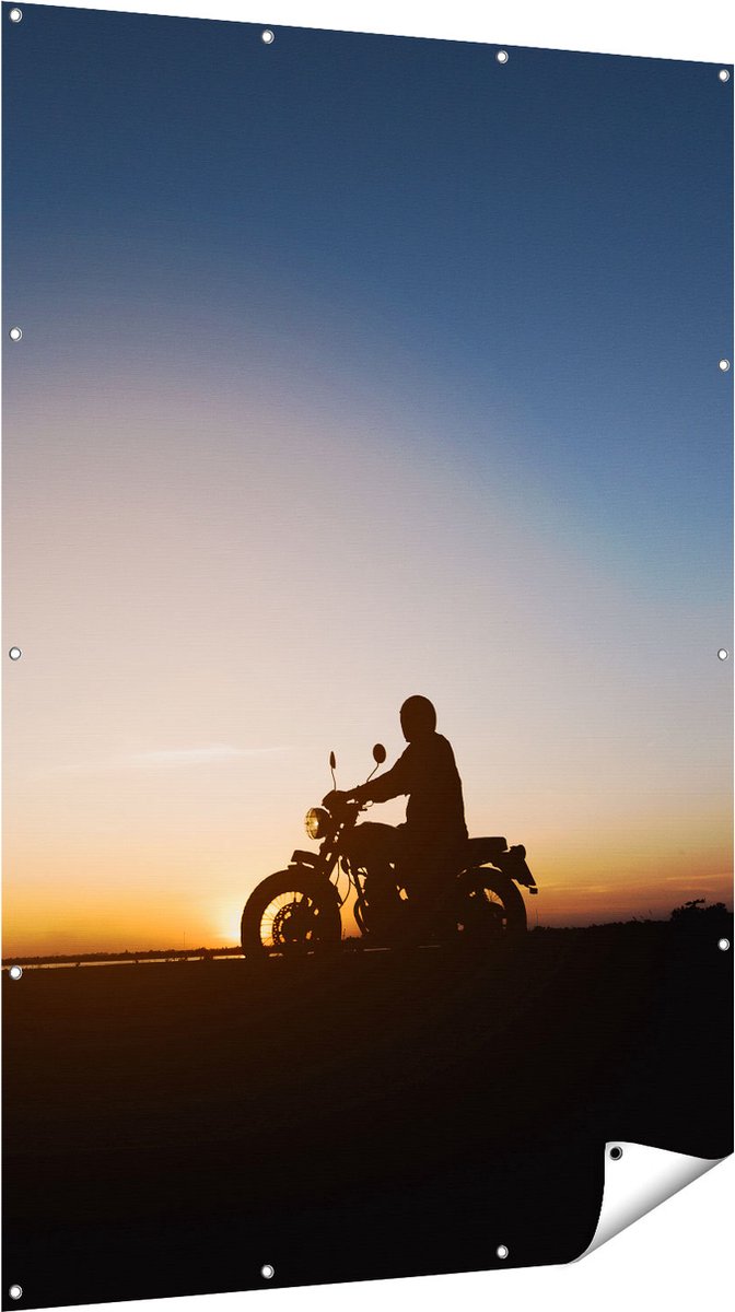 Gards Tuinposter Silhouet van een Motor bij Zonsondergang - 120x180 cm - Tuindoek - Tuindecoratie - Wanddecoratie buiten - Tuinschilderij Multikleur