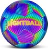 foto van Lightball Lichtgevende Voetbal - Reflecterend - Holografisch - Maat 5 - Bal - Wit/Zwart/Roze/Blauw/Geel