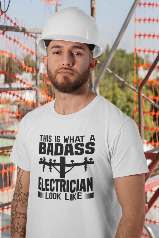 Rick & Rich - T-Shirt What Badass Electrician Looks Like - T-Shirt Electrician - T-Shirt Engineer - Wit Shirt - T-shirt met opdruk - Shirt met ronde hals - T-shirt met quote - T-shirt Man - T-shirt met ronde hals - T-shirt maat S
