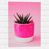 Muursticker - Roze Glittervaasje met Groen Plantje tegen Roze Achtergrond - 40x60 cm Foto op Muursticker