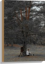 WallClassics - Bois - Couple Pensif sous Grand Arbre - 40x60 cm - 9 mm d'épaisseur - Photo sur Bois (Avec Système d'accrochage)