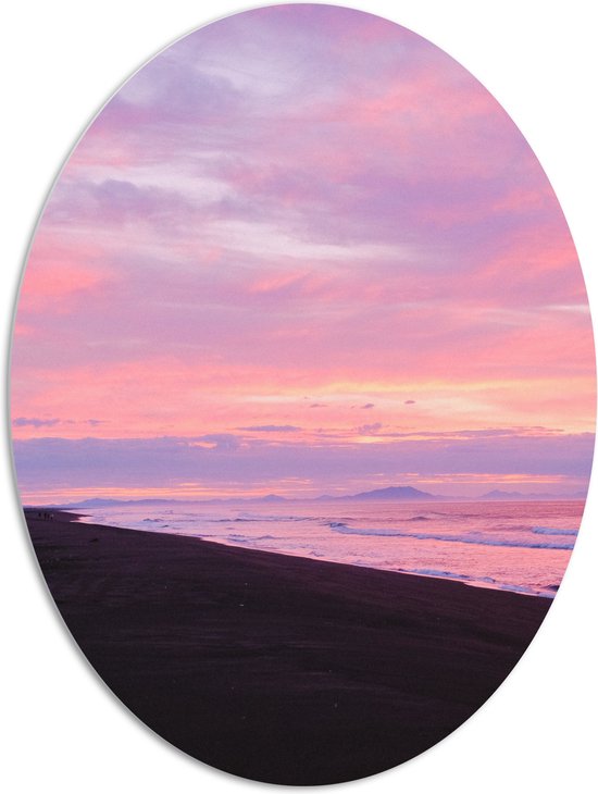 WallClassics - PVC Schuimplaat Ovaal - Meerkleurig Pastel Tinten Lucht boven Zeewater - 81x108 cm Foto op Ovaal (Met Ophangsysteem)