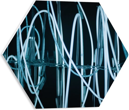 PVC Schuimplaat Hexagon - Blauwe Neon Kleurige Draden tegen Zwarte Achtergrond - 40x34.8 cm Foto op Hexagon (Met Ophangsysteem)