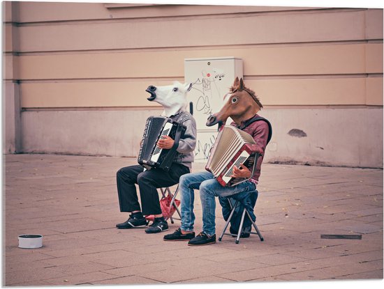 Acrylglas - Twee Personen met Paarden Maskers Spelend op Accordeon - 80x60 cm Foto op Acrylglas (Met Ophangsysteem)