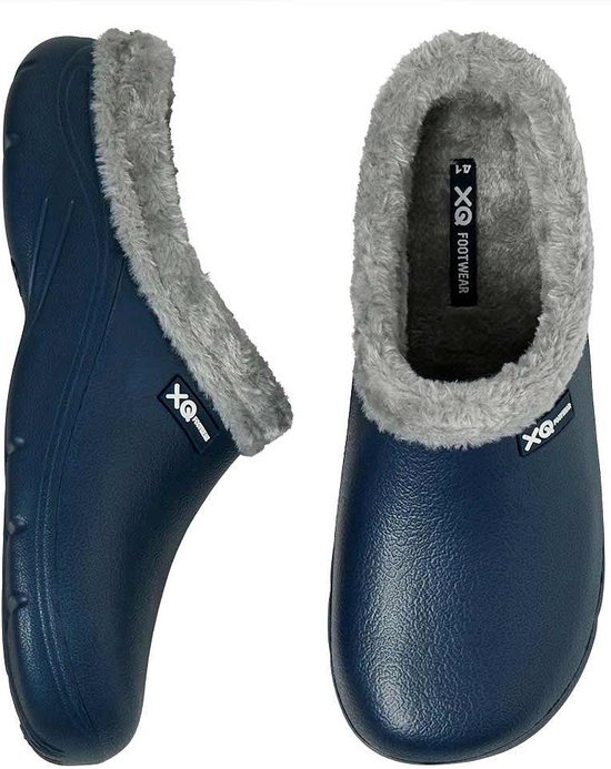 Donkerblauwe tuinklompen met grijze fake fur voering, XQ Footwear logo, vanuit verschillende hoeken.