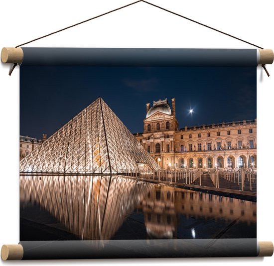 Textielposter - Verlicht Louvre in Parijs, Frankrijk - 40x30 cm Foto op Textiel