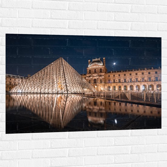 Muursticker - Verlicht Louvre in Parijs, Frankrijk - 120x80 cm Foto op Muursticker