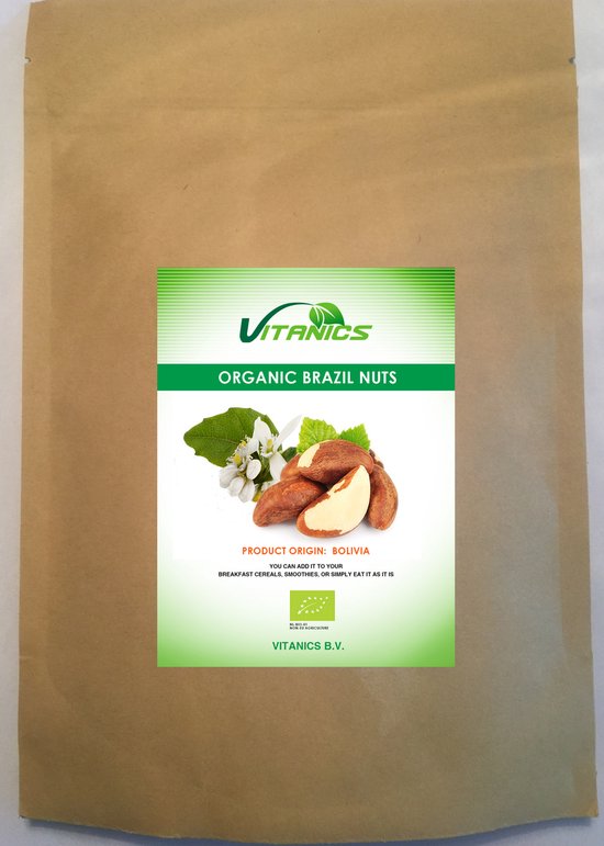 Bruine papieren verpakking met de tekst "VITANICS ORGANIC BRAZIL NUTS" en een afbeelding van paranoten, bloemen en bladeren.