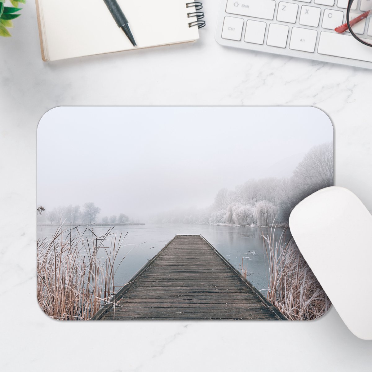 Muismat - Meer in de Winter met Houten Steiger - 25x18 cm - 2 mm Dik - Muismat van Vinyl
