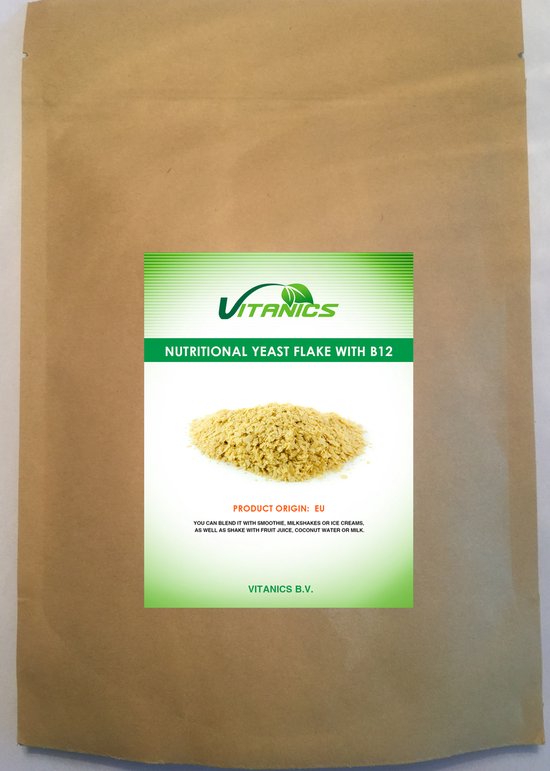 Bruine verpakking met VITANICS NUTRITIONAL YEAST FLAKE WITH B12. Gevlokte, goudgele gist met productinformatie. Gevlokte gistvlokken.
