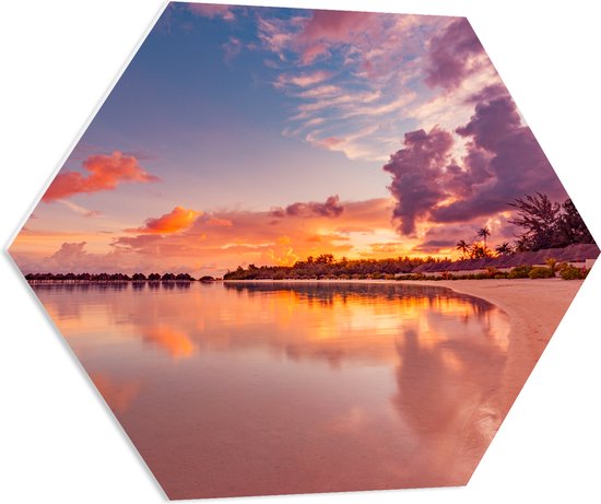 PVC Schuimplaat Hexagon - Zonsopkomst bij Luxe Vakantieverblijven op de Maledieven - 80x69.6 cm Foto op Hexagon (Met Ophangsysteem)