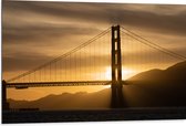 Dibond - Zonsondergang achter Hangbrug Golden Gate Bridge - 105x70 cm Foto op Aluminium (Met Ophangsysteem)