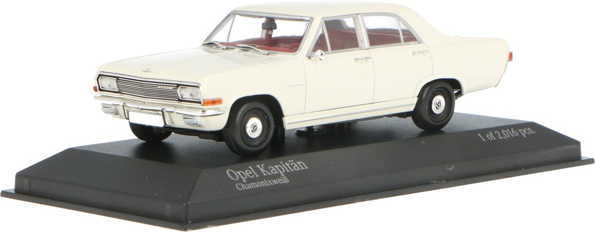 De 1:43 Diecast Modelcar van de Opel Kapitan van 1964 in White.This schaalmodel is beperkt door 2016pcs. De fabrikant is minichamps. Dit model is alleen online beschikbaar.