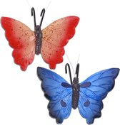 Tuindecoratie bloempothanger vlinder - set 2x - blauw/rood - kunststeen - 13 x 10 cm