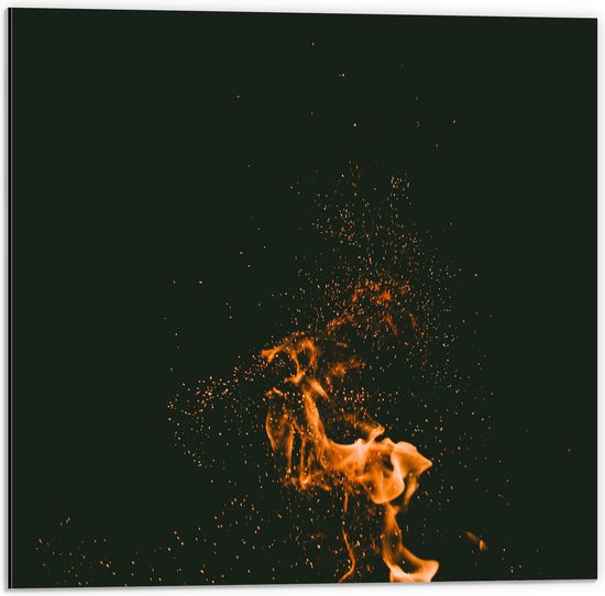 Dibond - Vuur met Vuurspetters tegen Zwarte Achtergrond - 50x50 cm Foto op Aluminium (Wanddecoratie van metaal)
