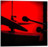 Dibond - Drumtoestel in Rood Licht - 50x50 cm Foto op Aluminium (Wanddecoratie van metaal)