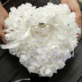 Ringkussen bruiloft - huwelijk - alternatief ringdoosje - trouwringen - trouwkussen - strikje - rozen - wit - ringdrager - bruidsmeisje - jonker