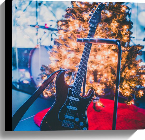 Canvas - Elektrische Gitaar op Standaard bij Kerstboom - 40x40 cm Foto op Canvas Schilderij (Wanddecoratie op Canvas)