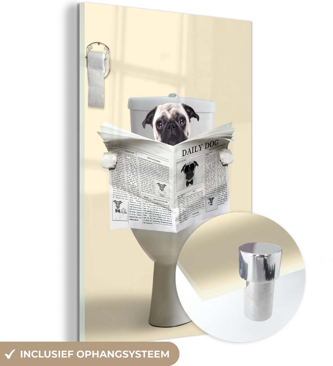 MuchoWow® Glasschilderij 120x180 cm - Schilderij acrylglas - Hond - Pug - Toilet - Krant -