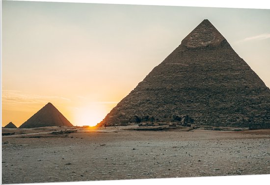 PVC Schuimplaat- Woestijn met Piramides - Egypte - 150x100 cm Foto op PVC Schuimplaat