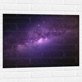 WallClassics - Muursticker - Paarse Gloed over Sterrenhemel in Heelal - 80x60 cm Foto op Muursticker