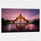 Muursticker - Boeddhistische Wat Benchamabophit Tempel met Gouden Details in Bangkok, Thailand - 90x60 cm Foto op Muursticker