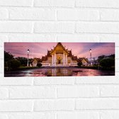 Muursticker - Boeddhistische Wat Benchamabophit Tempel met Gouden Details in Bangkok, Thailand - 60x20 cm Foto op Muursticker