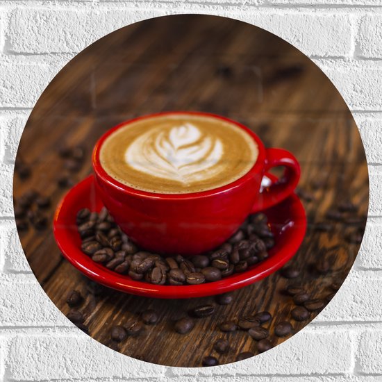 Muursticker Cirkel - Rood Kopje met Koffie Omringd door Koffiebonen - 50x50 cm Foto op Muursticker