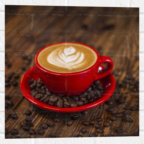 Muursticker - Rood Kopje met Koffie Omringd door Koffiebonen - 50x50 cm Foto op Muursticker