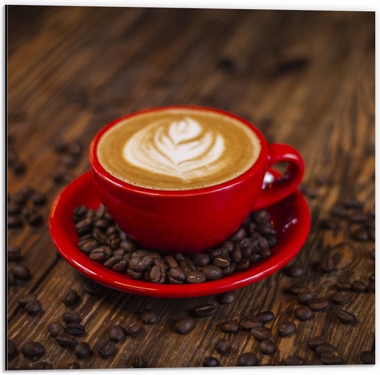 Dibond - Rood Kopje met Koffie Omringd door Koffiebonen - 50x50 cm Foto op Aluminium (Met Ophangsysteem)