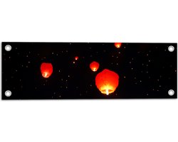 Tuinposter – Brandende Lampionnen Vliegend naar Sterrenhemel - 60x20 cm Foto op Tuinposter (wanddecoratie voor buiten en binnen)
