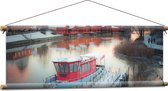 Textielposter - Verlaten Boot op het Water - 90x30 cm Foto op Textiel