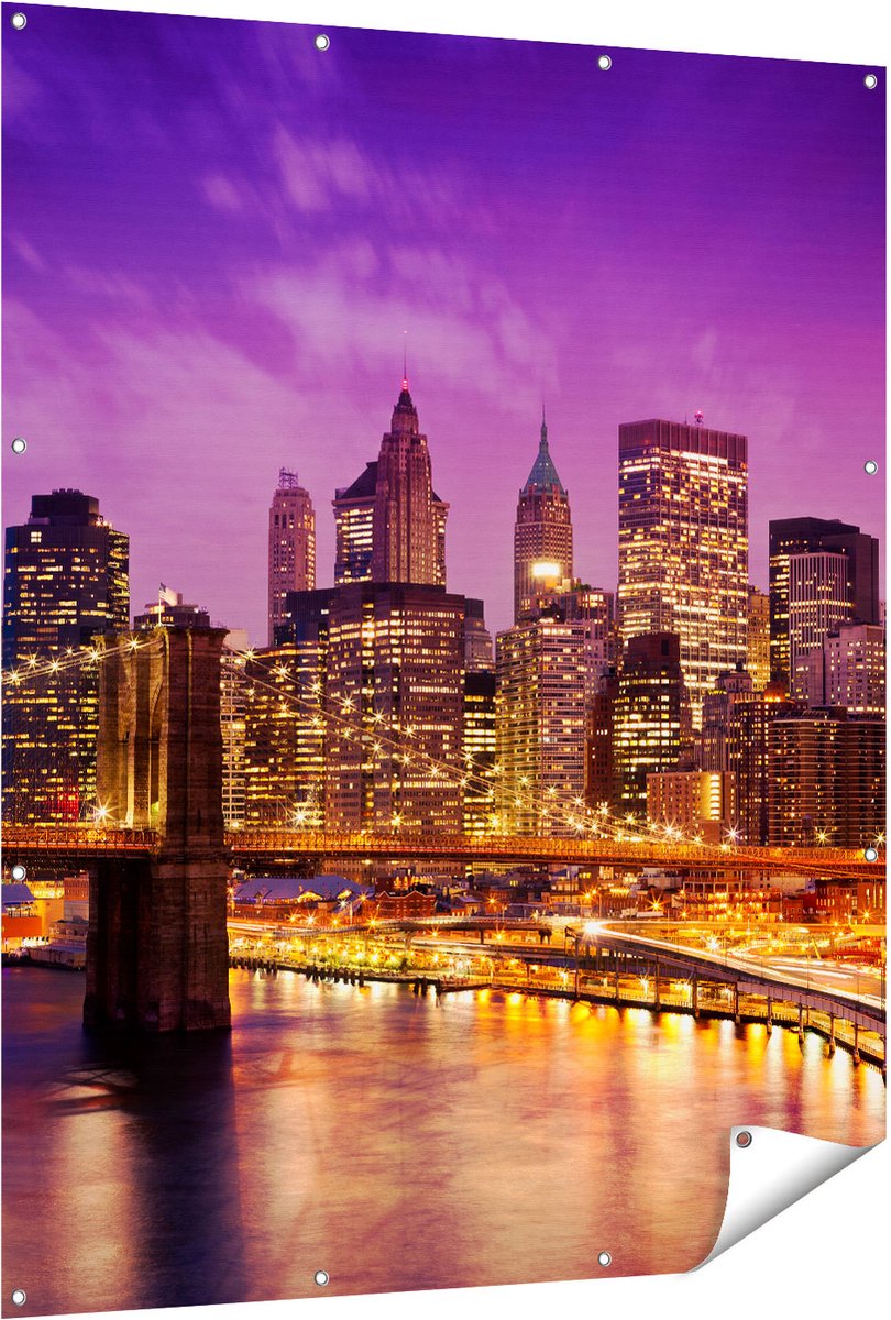 Gards Tuinposter Skyline New York van Centrum in het Paars - 120x150 cm - Tuindoek - Tuindecoratie - Wanddecoratie buiten - Tuinschilderij Multikleur