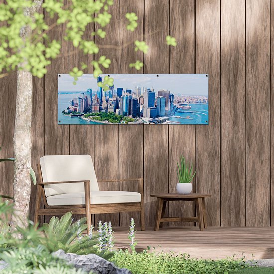 Gards Tuinposter New York Als een Eiland vanuit de Lucht - 120x40 cm - Tuindoek - Tuindecoratie - Wanddecoratie buiten - Tuinschilderij