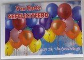 Van harte gefeliciteerd met je verjaardag! Een kleurrijke kaart met heel veel ballonnen in de lucht! Erg leuk om zo te geven of om bij een cadeau te voegen. Een dubbele wenskaart inclusief envelop en in folie verpakt.