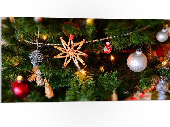 PVC Schuimplaat- Verschillende Ornamenten en Kerstballen in Kerstboom - 100x50 cm Foto op PVC Schuimplaat