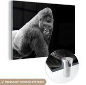 MuchoWow® Glasschilderij 60x40 cm - Schilderij acrylglas - Een schitterende Gorilla kijkt naar beneden - Foto op glas - Schilderijen