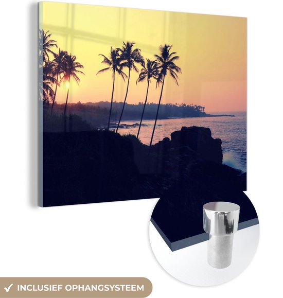 MuchoWow® Glasschilderij 160x120 cm - Schilderij acrylglas - Zee - Palmboom - Avond - Landschap - Foto op glas - Schilderijen