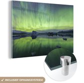 MuchoWow® Glasschilderij 120x80 cm - Schilderij acrylglas - Noorderlicht - Groen - Reflectie - Foto op glas - Schilderijen