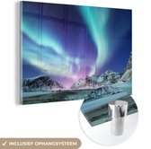 MuchoWow® Glasschilderij 180x120 cm - Schilderij acrylglas - Noorderlicht - Sneeuw - Berg - Noorwegen - Foto op glas - Schilderijen