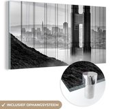 MuchoWow® Glasschilderij - Golden Gate Bridge en San Francisco op de achtergrond - zwart wit - 80x40 cm - Acrylglas Schilderijen - Foto op Glas