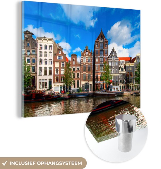 MuchoWow® Glasschilderij 40x30 cm - Schilderij acrylglas - Amsterdam - Zomer - Boot - Foto op glas - Schilderijen